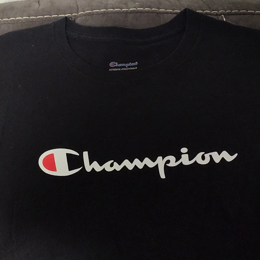 Men's champion tshirt size large - Picture 2 of 4